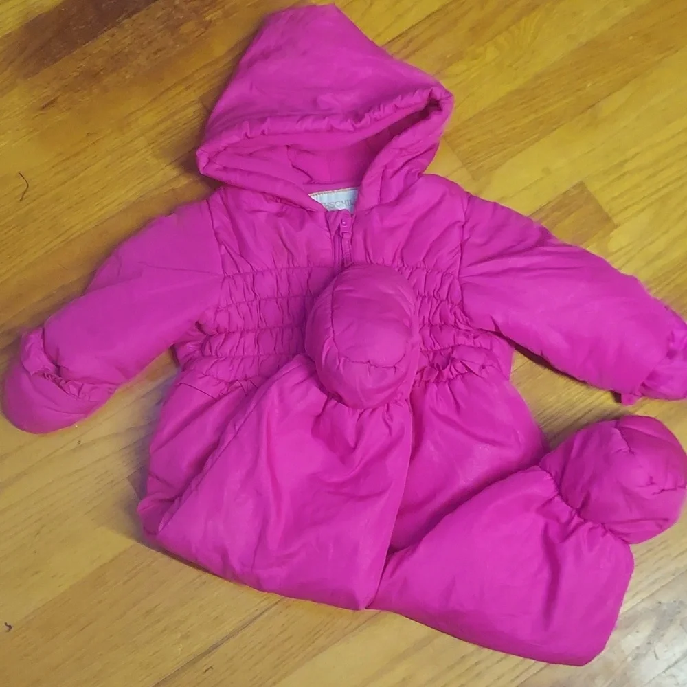 ⭐️ 5/$30 Rothschild pink snow suit, 12 months